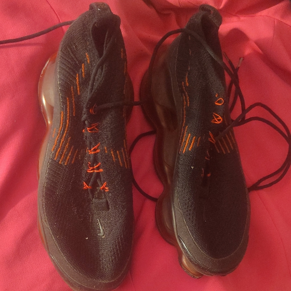 Nike Men’s Black Knit Sneakers with Orange Stitching